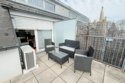 Ein Balkon oder eine Terrasse in der Unterkunft Danube Rooftop Apartment 15