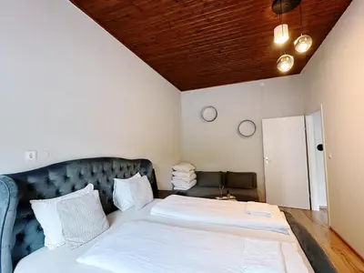 Ein Bett oder Betten in einem Zimmer der Unterkunft Up Residences