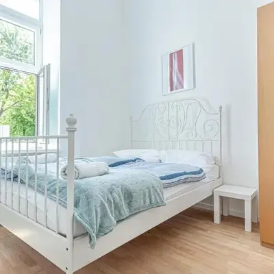 Elegant 6BR Retreat Near Danube & Garden Access