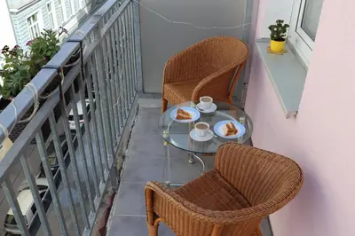 Ein Balkon oder eine Terrasse in der Unterkunft NEW City Terrace Apartment And Open Kitchen