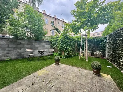 Ein Garten an der Unterkunft Möbliertes Apartment mit Terrasse