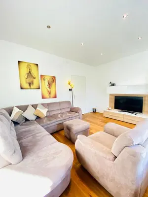 Ein Sitzbereich in der Unterkunft Elegant 2BR Apartment with Balcony Near Millennium City