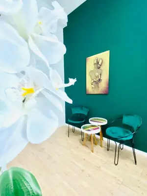 Ein Sitzbereich in der Unterkunft Budget Private Rooms in 8-Bedroom Apartment with Terrace