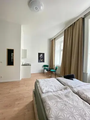 Ein Bett oder Betten in einem Zimmer der Unterkunft Budget 8BR Apartment with Terrace for 16 Guests