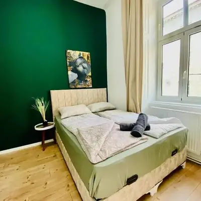 Budget 8BR Apartment with Terrace for 16 Guests