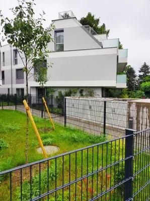 Ein Garten an der Unterkunft Roksox-home gegenüber des Vienna International Center und Kaiserwasser