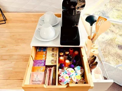 Kaffee-/Teezubehör in der Unterkunft Glamping Hohe Wand - Kuppelzelt 
