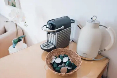 Kaffee-/Teezubehör in der Unterkunft Bezauberndes Studio mit privatem Garten