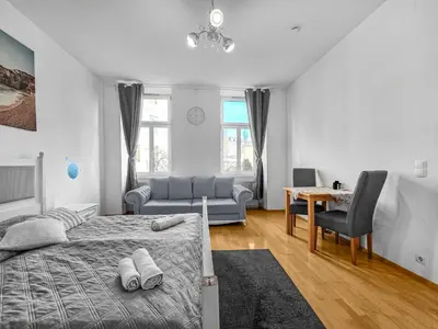 Ein Bett oder Betten in einem Zimmer der Unterkunft Three-Bedroom Delight, King-Size Beds