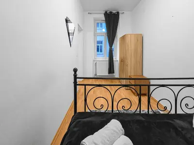 Ein Bett oder Betten in einem Zimmer der Unterkunft Modern Three-Bedroom, Triple King Beds