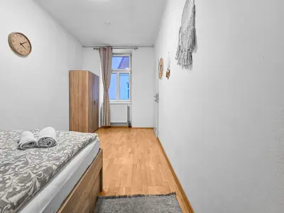 Ein Bett oder Betten in einem Zimmer der Unterkunft Spacious Three-Bedroom, Three King-Size Beds