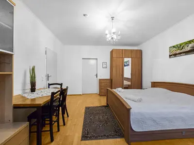 Ein Bett oder Betten in einem Zimmer der Unterkunft Spacious Three-Bedroom, Three King-Size Beds