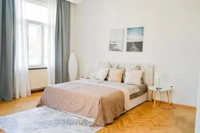 Ein Bett oder Betten in einem Zimmer der Unterkunft Charmante Altbauwohnung 72qm Free Park Garage