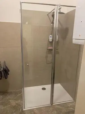 Ein Badezimmer in der Unterkunft Charmante Altbauwohnung 72qm Free Park Garage