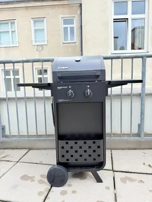 Ein für Gäste verfügbarer Grill in der Ferienwohnung
