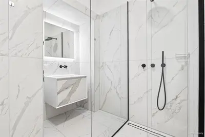 Ein Badezimmer in der Unterkunft easy-flat Rokitanskygasse - Apartments near Tram 43 to City Center