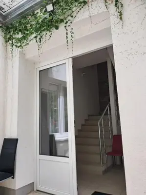 Ein Balkon oder eine Terrasse in der Unterkunft Gesamte Unterkunft Apartment in Wien, Österreich