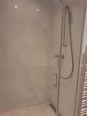 Ein Badezimmer in der Unterkunft Gesamte Unterkunft Apartment in Wien, Österreich