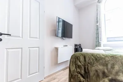 TV/Unterhaltungsangebot in der Unterkunft 4-BR Apt, Ideal for Groups, 6-Min to Stadthalle