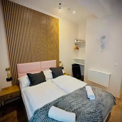 4-BR Apt