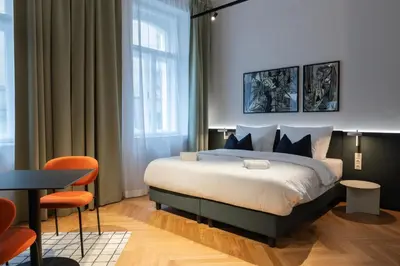 Ein Bett oder Betten in einem Zimmer der Unterkunft URBANAUTS STUDIOS Sylvette