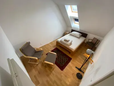 Ein Bett oder Betten in einem Zimmer der Unterkunft Luxury Penthouse near Metro, Train Station and 15 mins Center