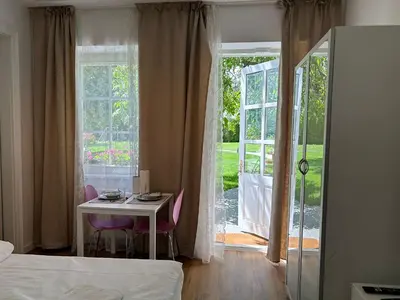 Ein Bett oder Betten in einem Zimmer der Unterkunft Apartment mit Gartenblick und Terrasse