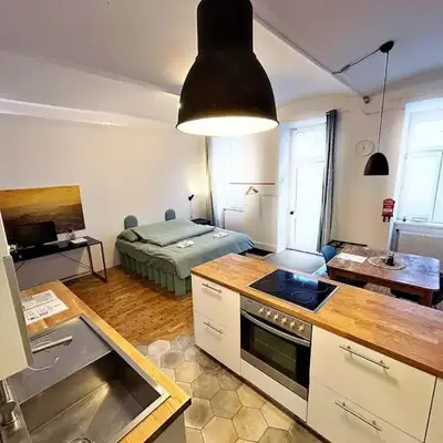 2-bedroom apartment with small courtyard - city center