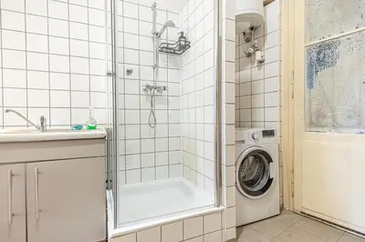 Ein Badezimmer in der Unterkunft Charming 1BR Apartment Near Wiener Stadthalle