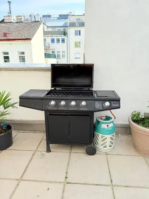 Ein für Gäste verfügbarer Grill in der Ferienwohnung