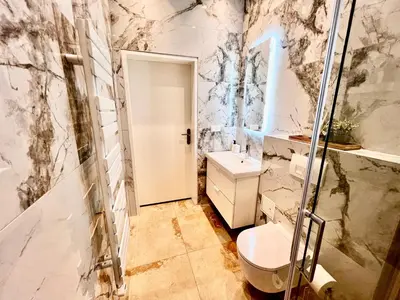 Ein Badezimmer in der Unterkunft TheWICKI 1217 - Wunderschöne Apartments in Wien