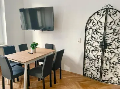 TV/Unterhaltungsangebot in der Unterkunft 110m2 Stylish 4 Bedroom Apartment