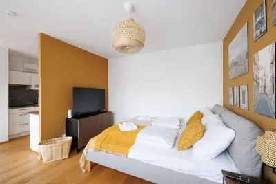 Ein Bett oder Betten in einem Zimmer der Unterkunft Ottakring Studio Apartment
