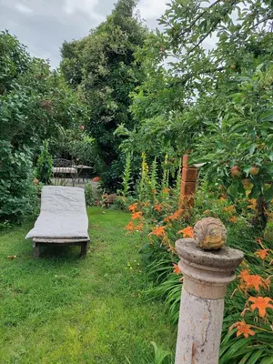 Ein Garten an der Unterkunft Atelierwohnung ELLE