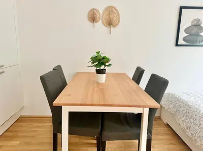 Grundriss der Unterkunft Rooftop Apartment with Balcony & Free Parking