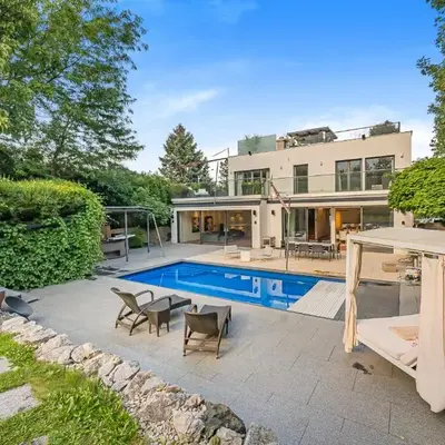 Majestic Poolside Villa with Jacuzzi