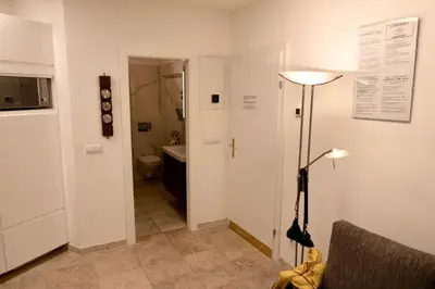 Ein Badezimmer in der Unterkunft Modern Studios near City Center