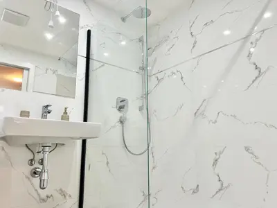 Ein Badezimmer in der Unterkunft Brand New Central & Modern Apartment