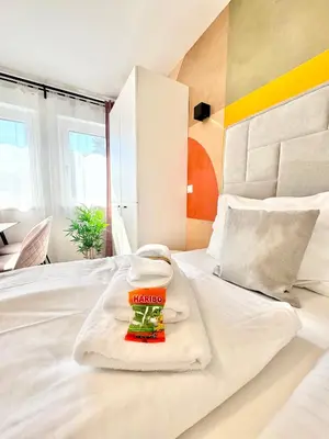 Ein Bett oder Betten in einem Zimmer der Unterkunft Stylische Wohnung mit Balkon