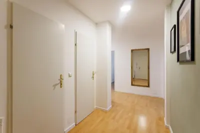 Grundriss der Unterkunft Cozy Family & Group Apartment - 15 min to Center