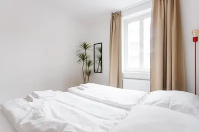 Ein Bett oder Betten in einem Zimmer der Unterkunft Cozy Family & Group Apartment - 15 min to Center
