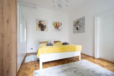 Ein Bett oder Betten in einem Zimmer der Unterkunft Central apartment in Viennese old building