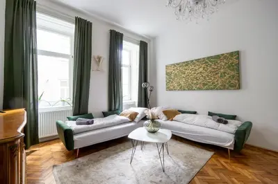 Ein Sitzbereich in der Unterkunft Central apartment in Viennese old building