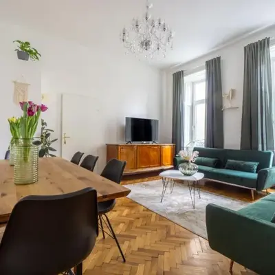 Central apartment in Viennese old building