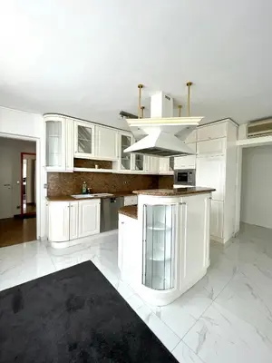 Küche/Küchenzeile in der Unterkunft Luxuriöses Apartment mit Pool