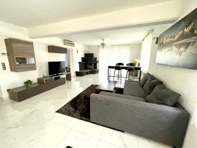 TV/Unterhaltungsangebot in der Unterkunft Luxuriöses Apartment mit Pool