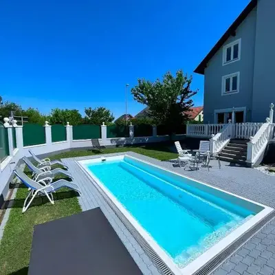 Luxuriöses Apartment mit Pool