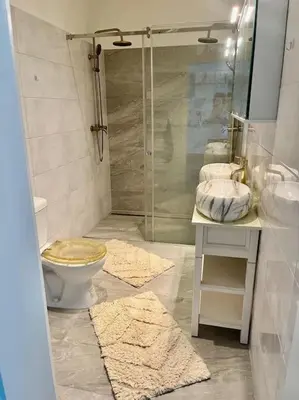 Ein Badezimmer in der Unterkunft Modernes Design Apartment