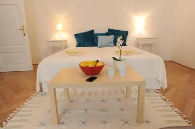 Ein Bett oder Betten in einem Zimmer der Unterkunft Brand New - City Apartment - Quiet - Top 14
