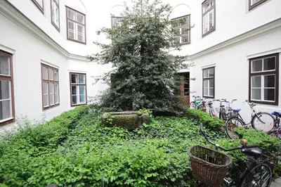 Ein Garten an der Unterkunft Brand New - City Apartment - Quiet - Top 14